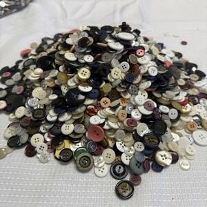 Large 2+ Pound Lot Vintage Mixed Decorative Collectible All Types/Styles Buttons